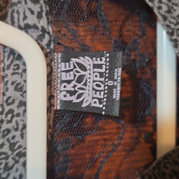 Size 0 Free People Lace Pintuck Blouse - Picture 6 of 9